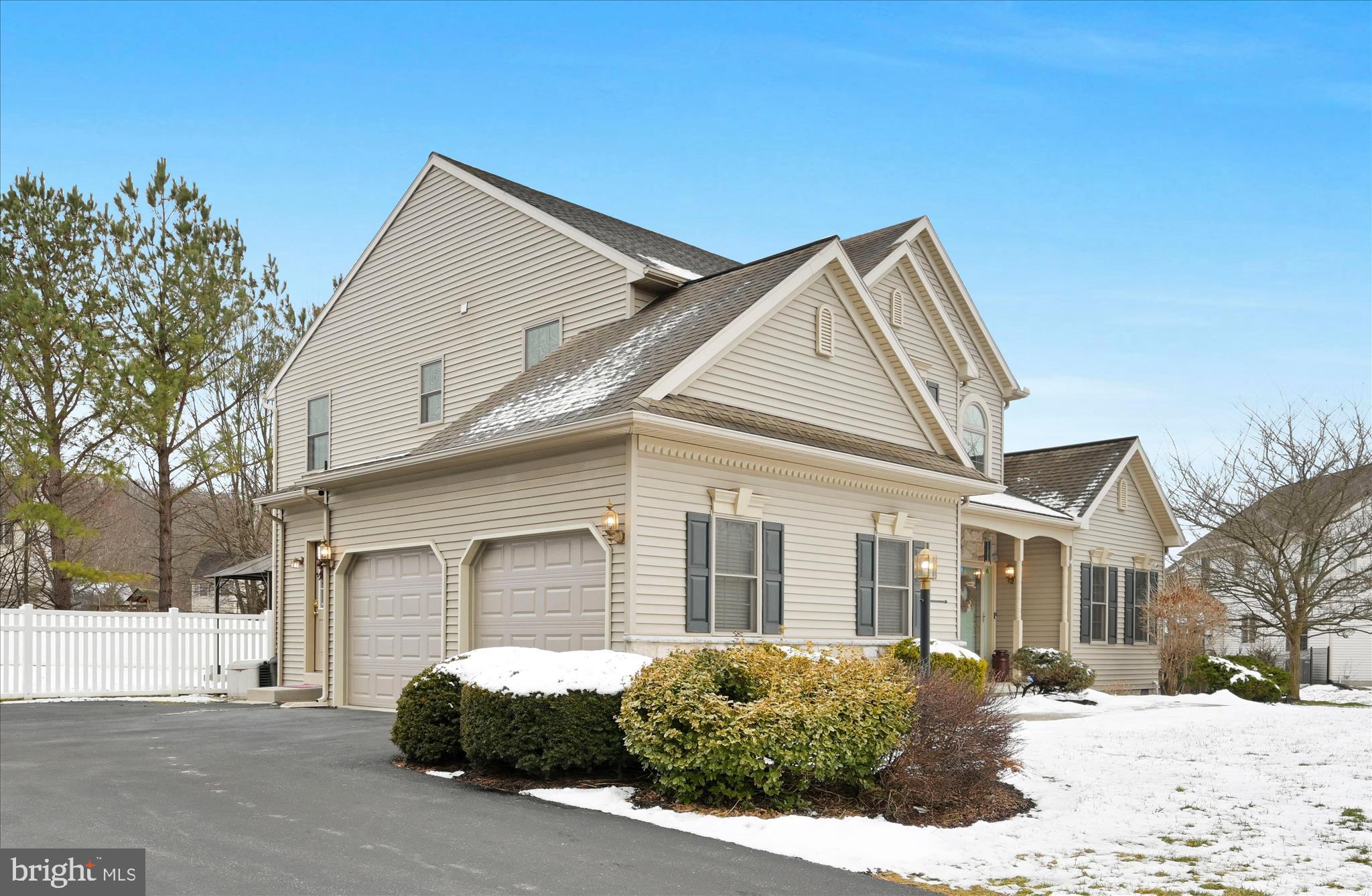 FALCON RIDGE - Residential