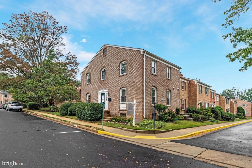 Photo of 3150 Hartwick Lane, FAIRFAX, VA 22031 (MLS # VAFX2269364)