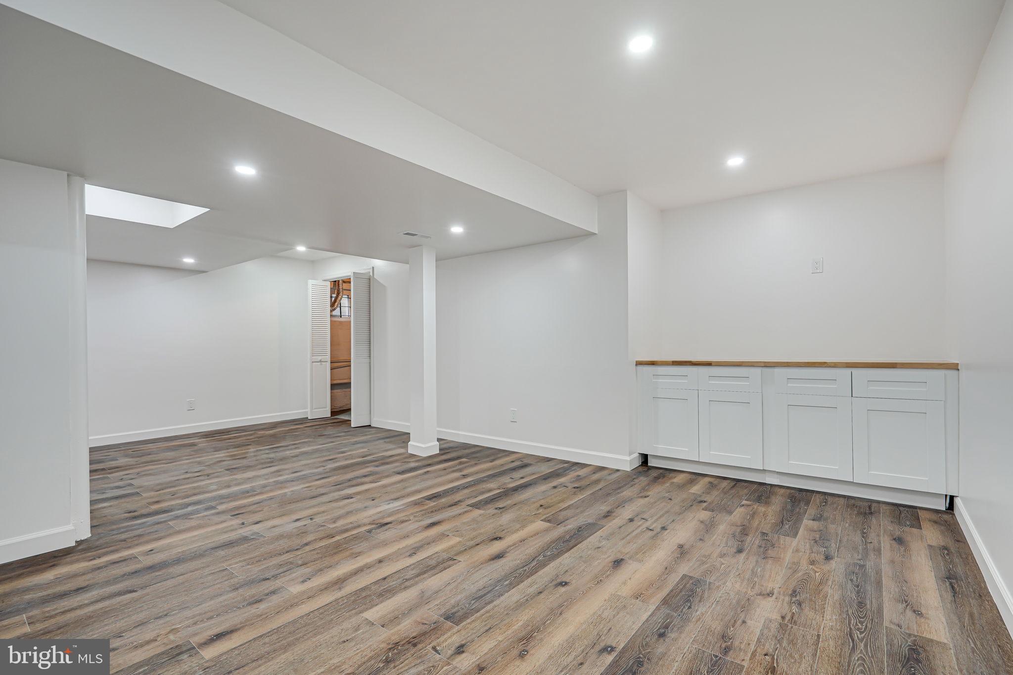 LINCOLNIA HILLS - Residential