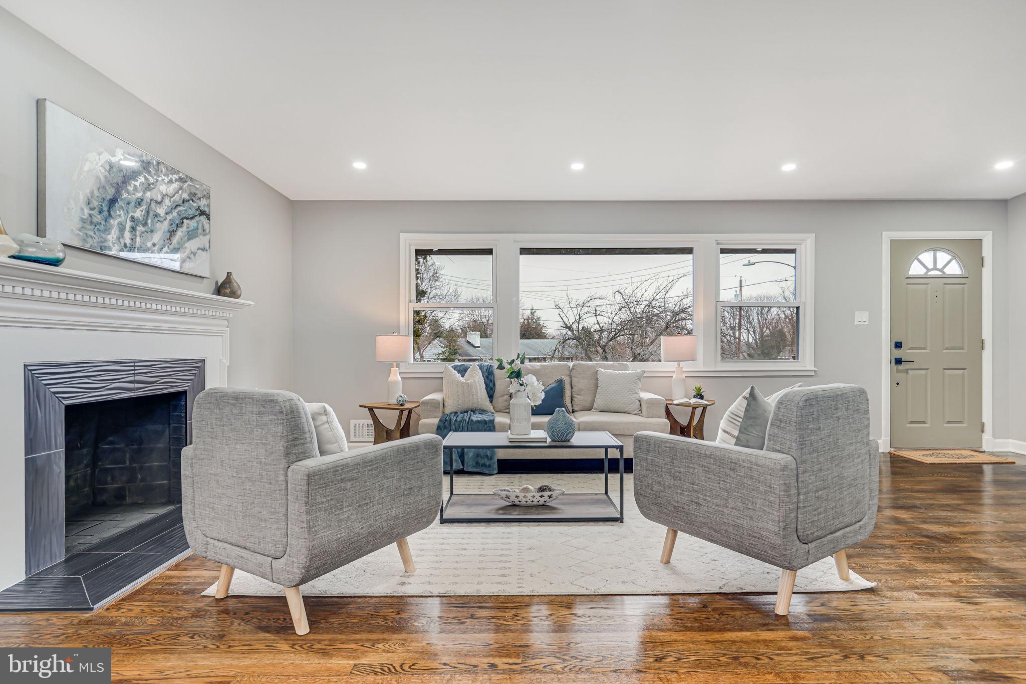 LINCOLNIA HILLS - Residential