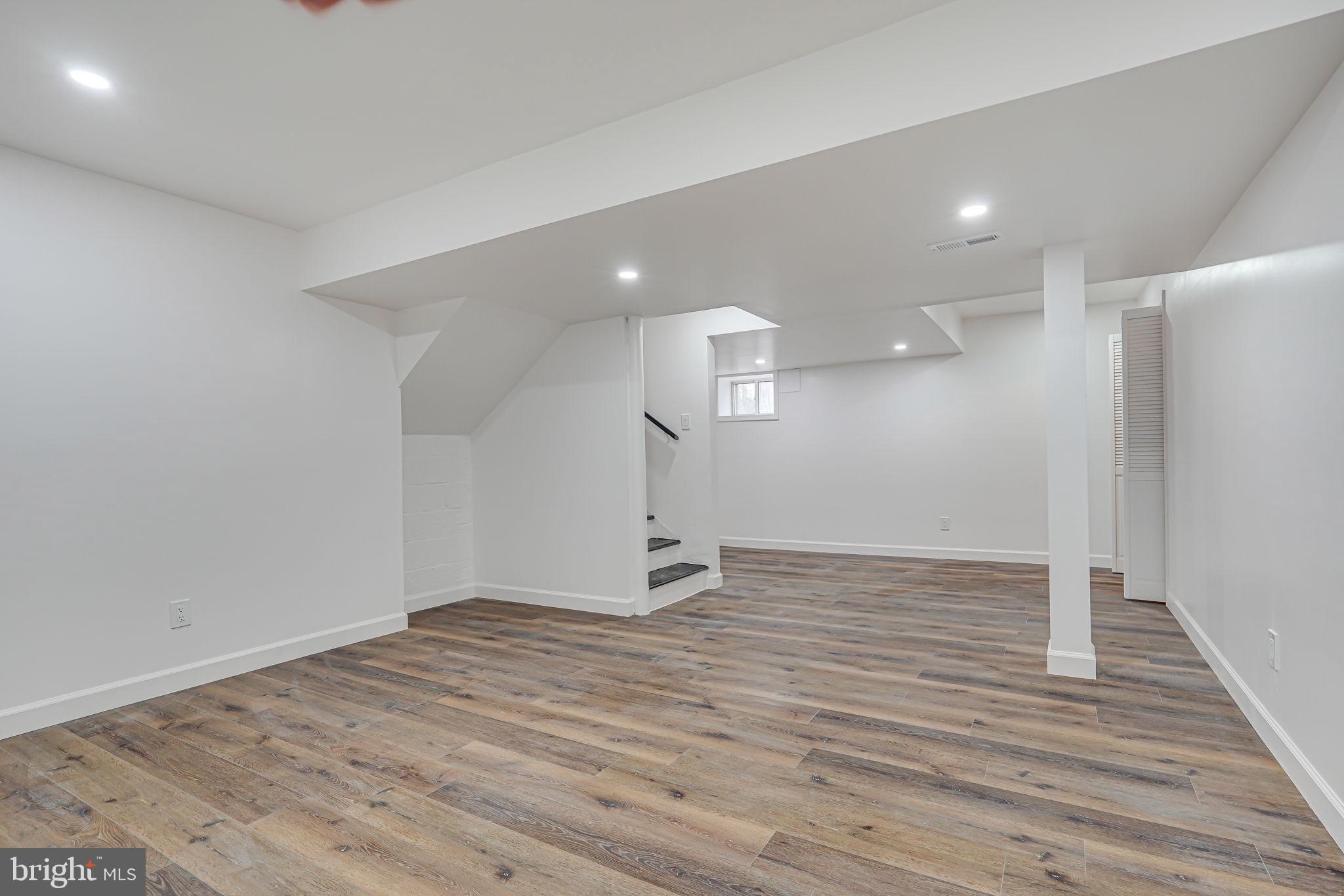 LINCOLNIA HILLS - Residential