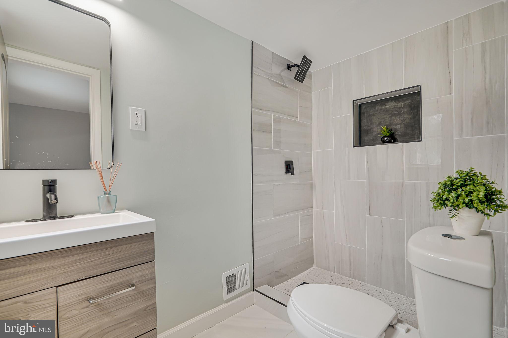 LINCOLNIA HILLS - Residential