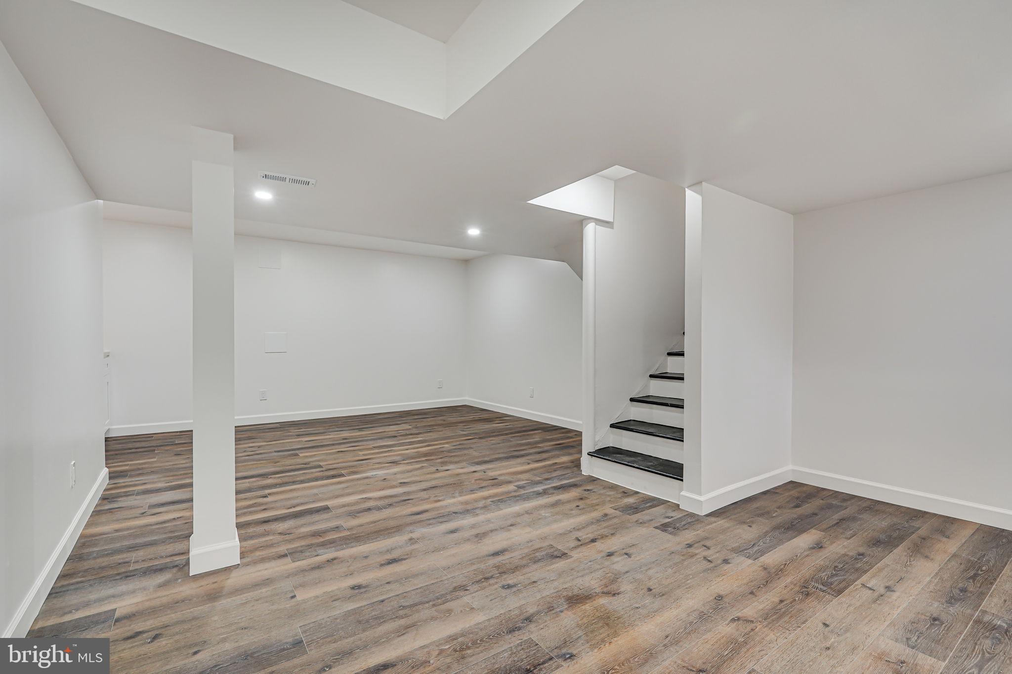 LINCOLNIA HILLS - Residential