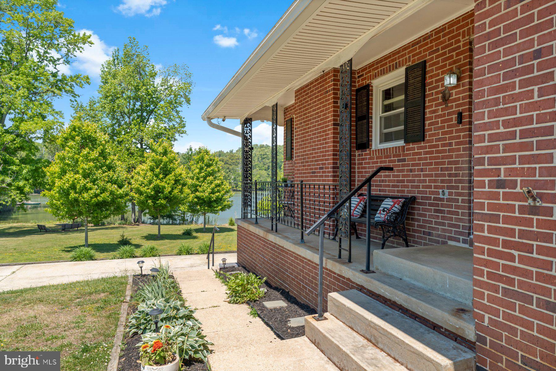 SAUNDERS POINT - Residential