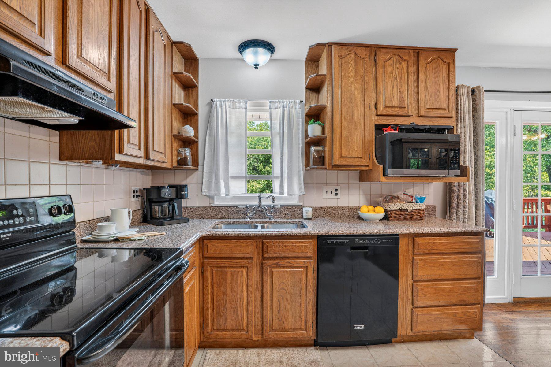 SAUNDERS POINT - Residential