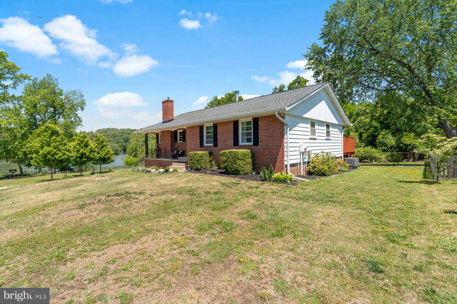 SAUNDERS POINT - Residential