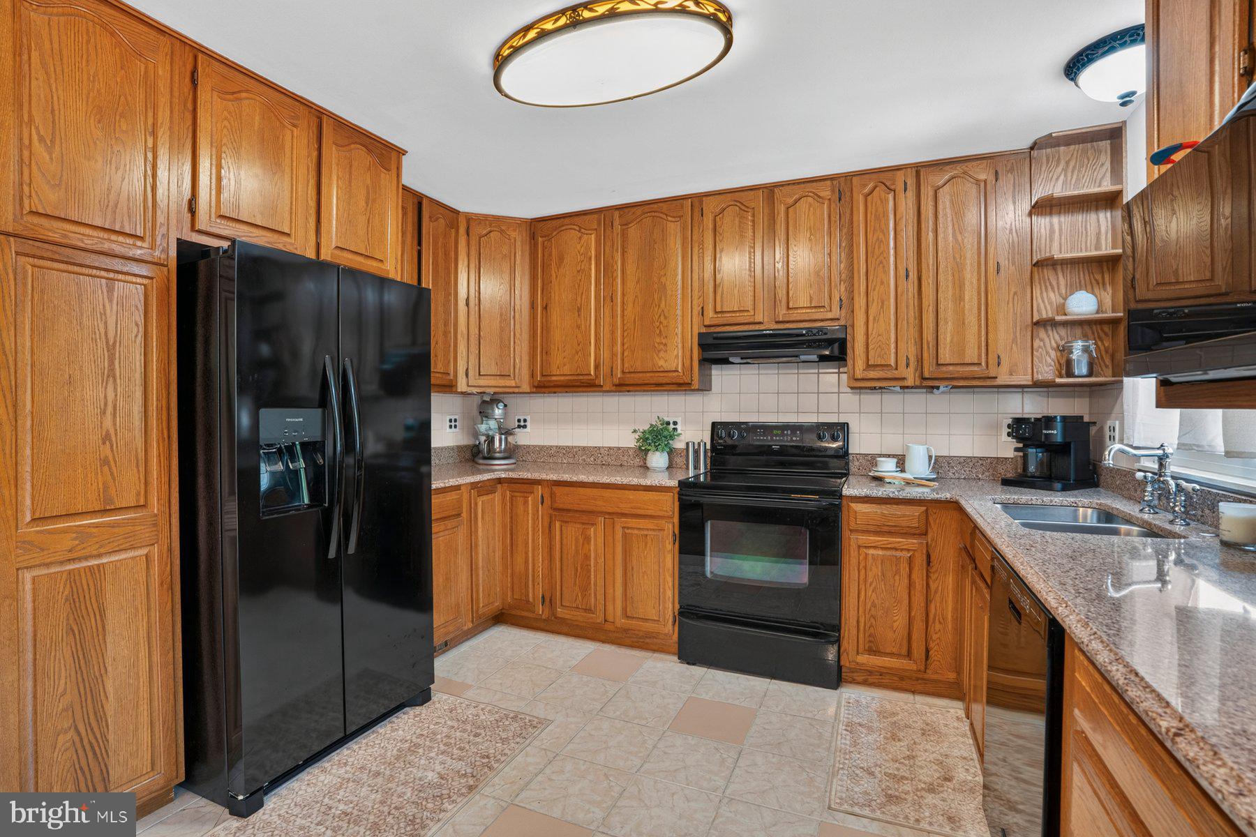 SAUNDERS POINT - Residential