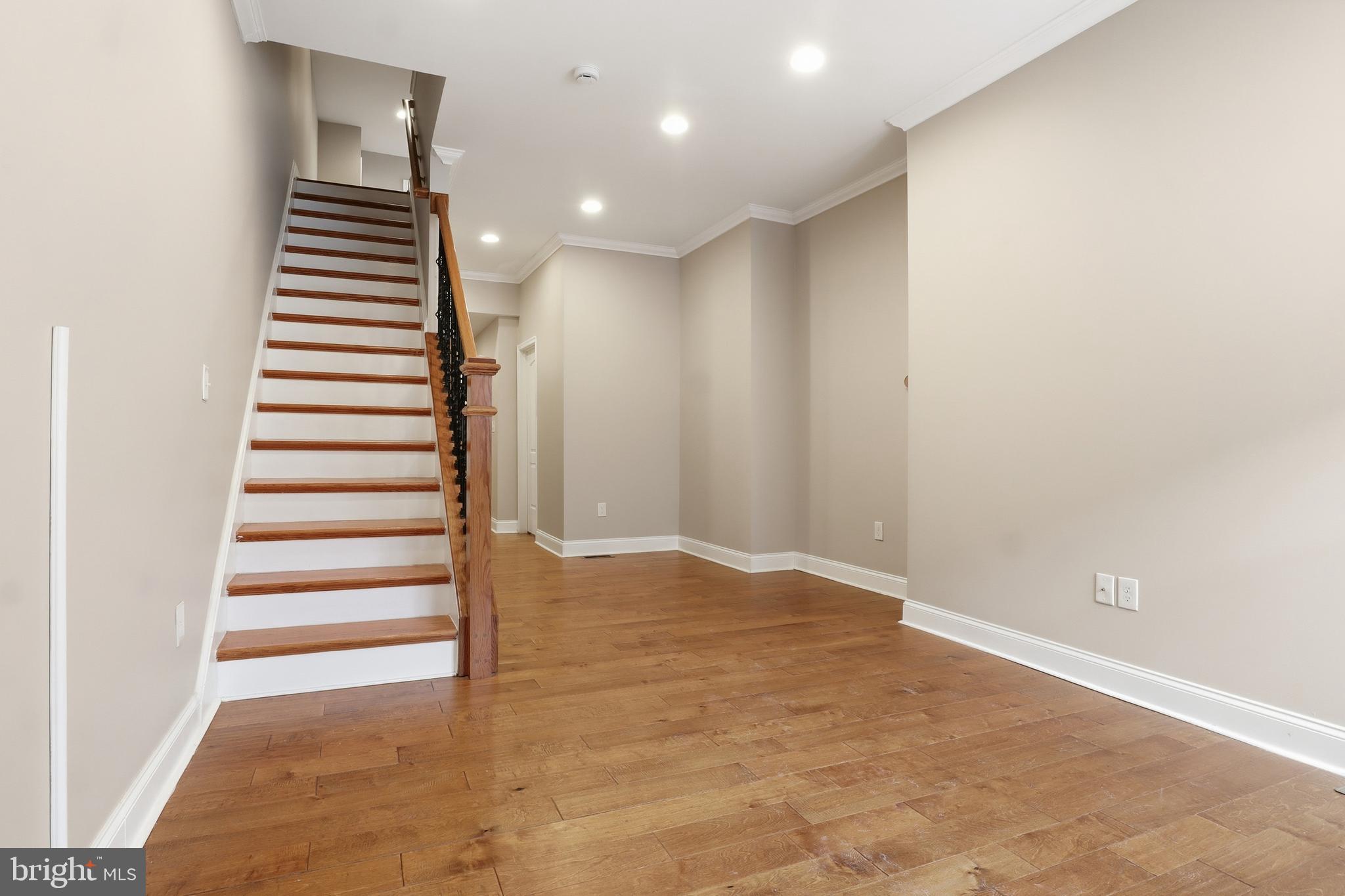 1032 W FAYETTE STREET