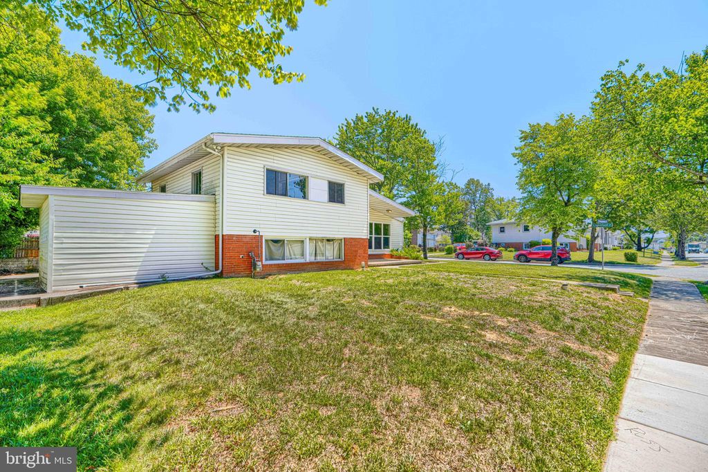 Photo of 6901 Chippewa Drive, BALTIMORE, MD 21209 (MLS # MDBC2163622)