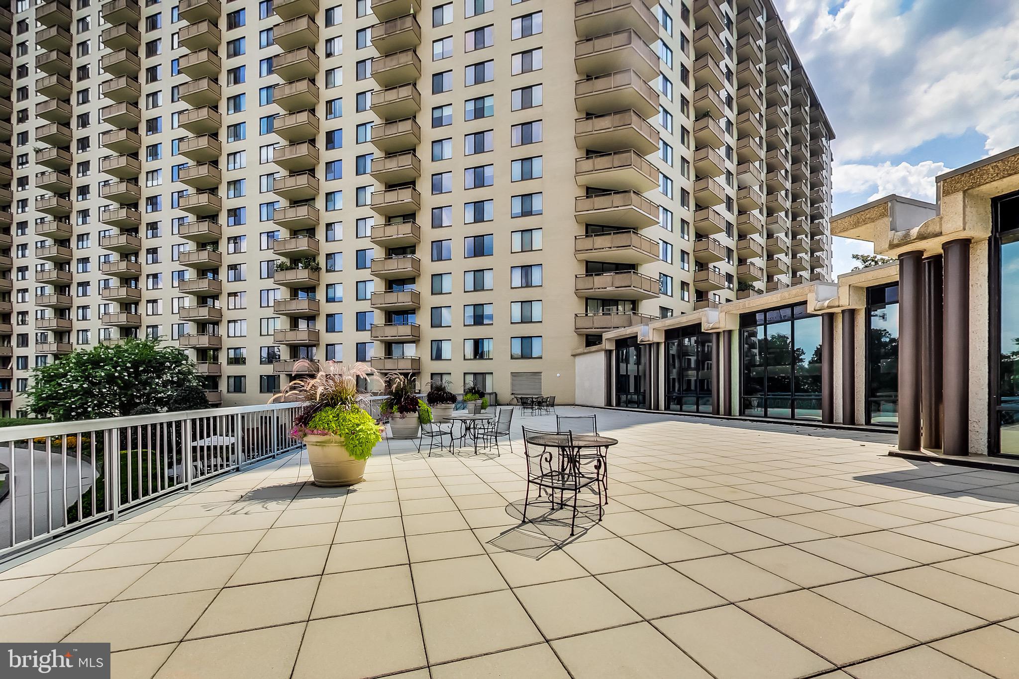 PROMENADE TOWERS - Residential