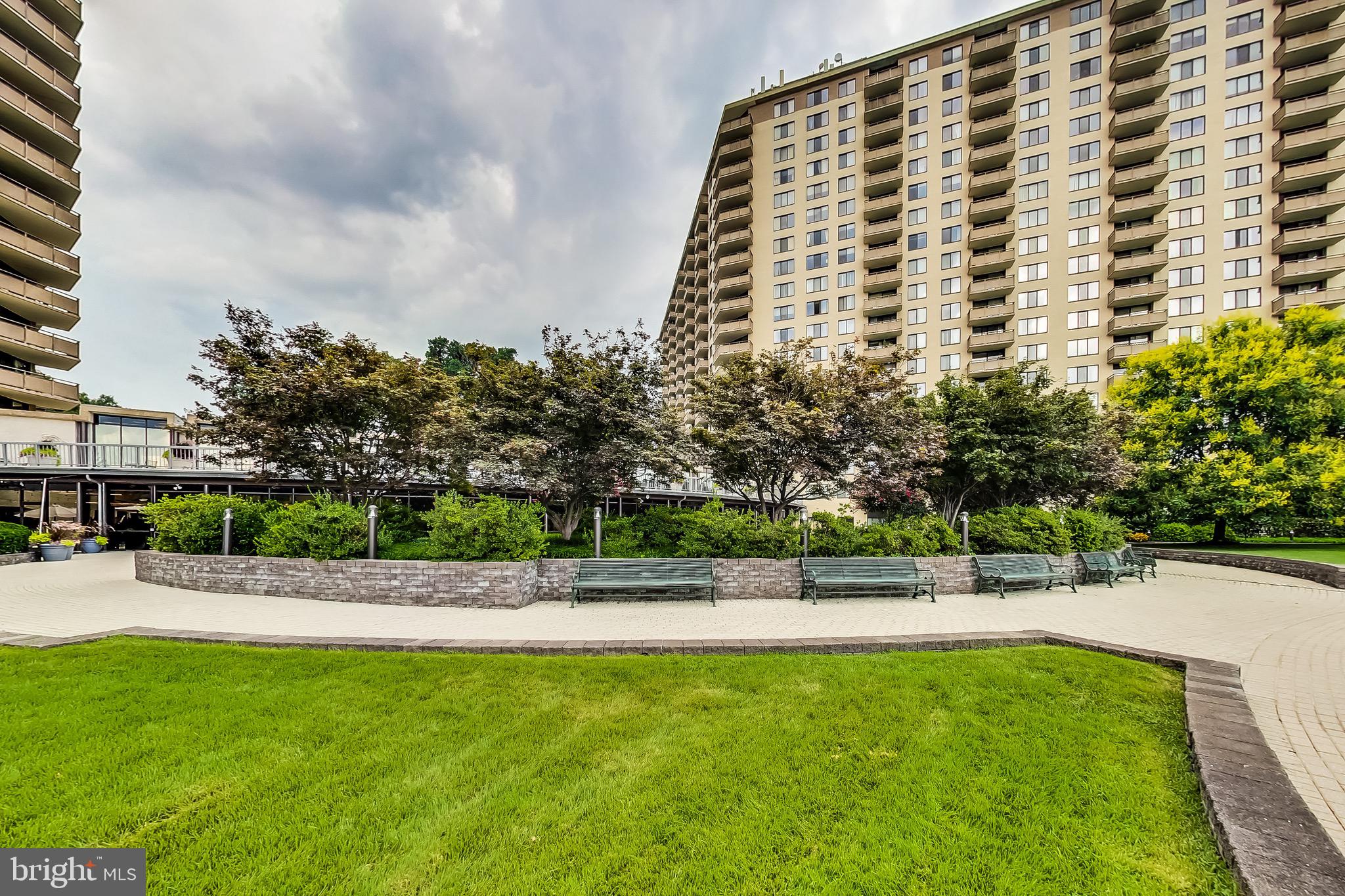 PROMENADE TOWERS - Residential