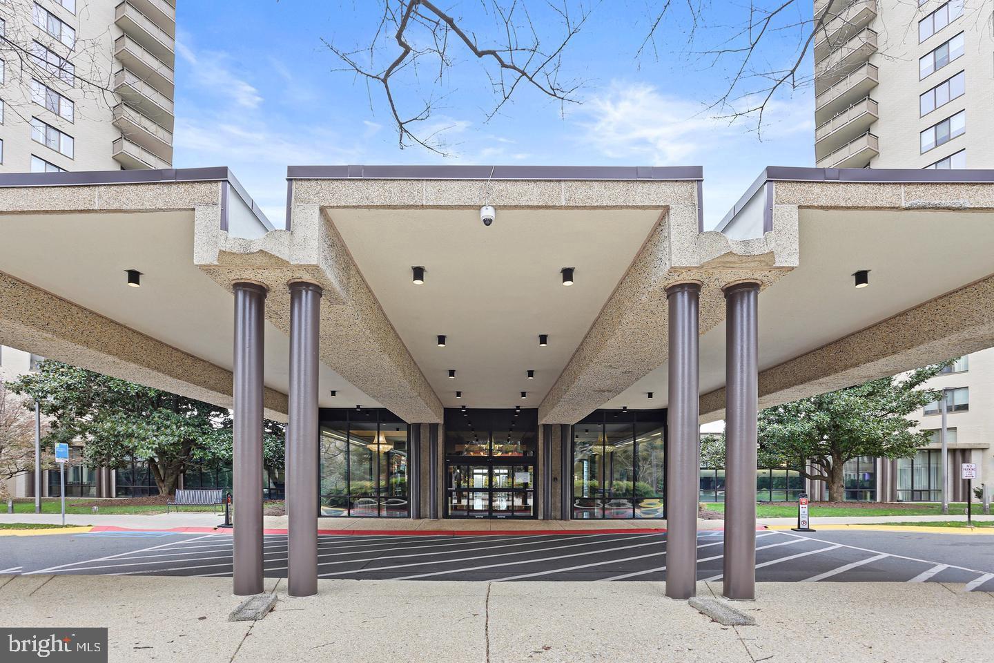 PROMENADE TOWERS - Residential