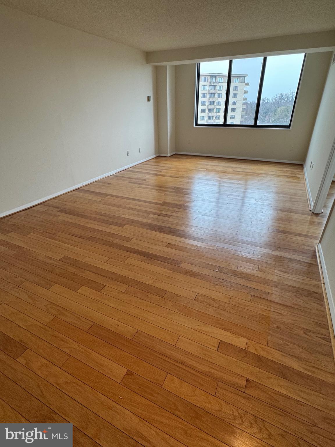 PROMENADE TOWERS - Residential