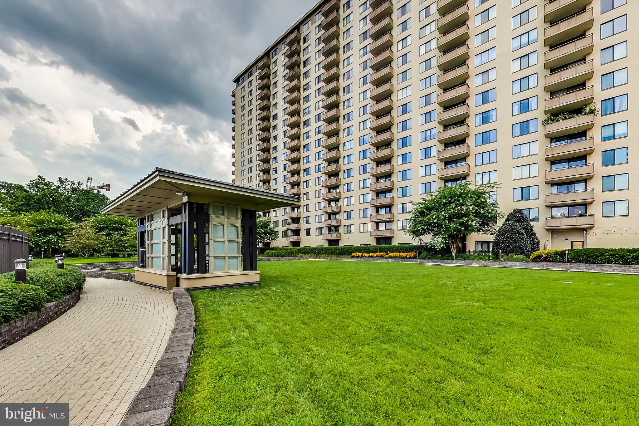 PROMENADE TOWERS - Residential