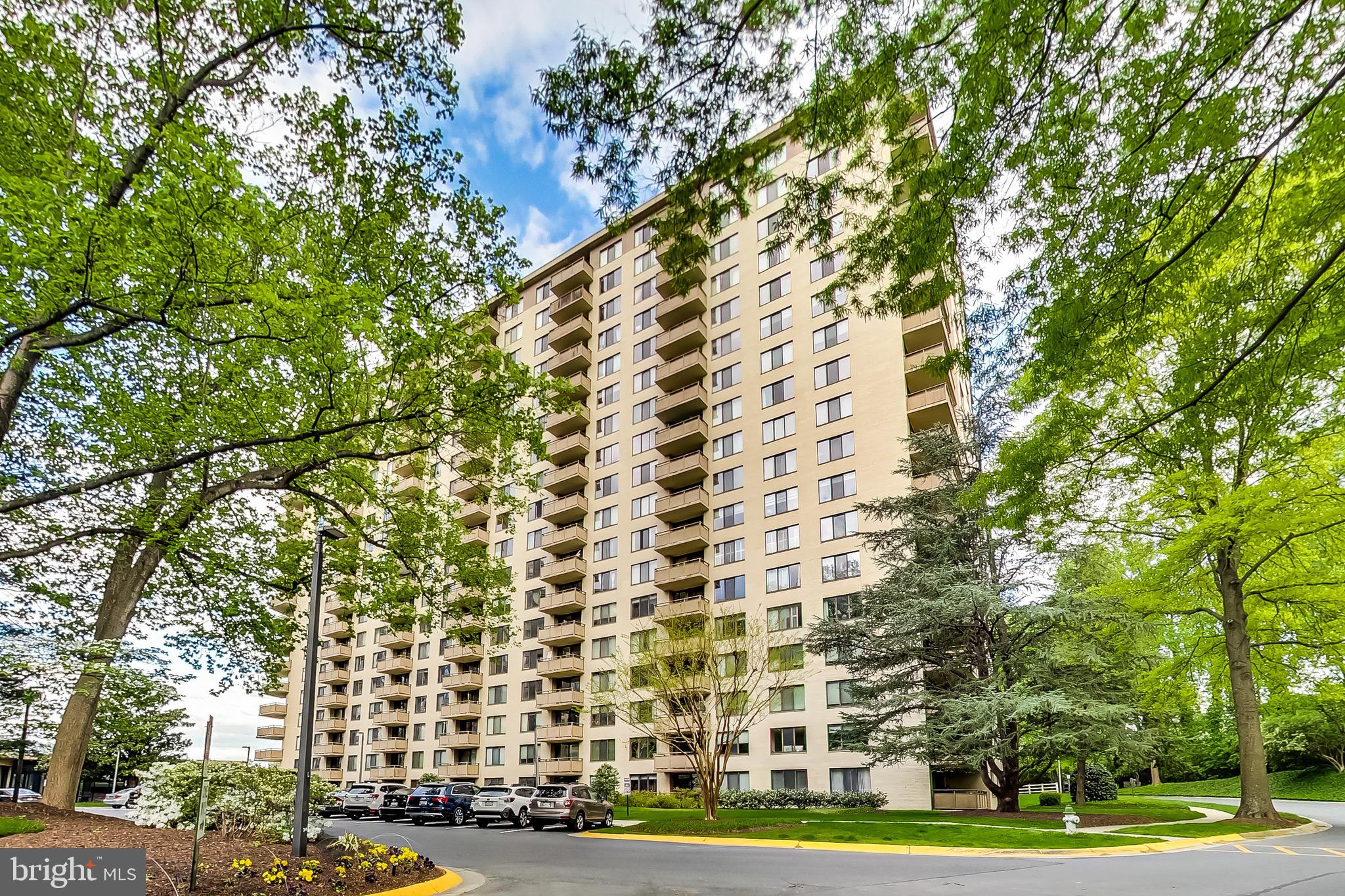 PROMENADE TOWERS - Residential