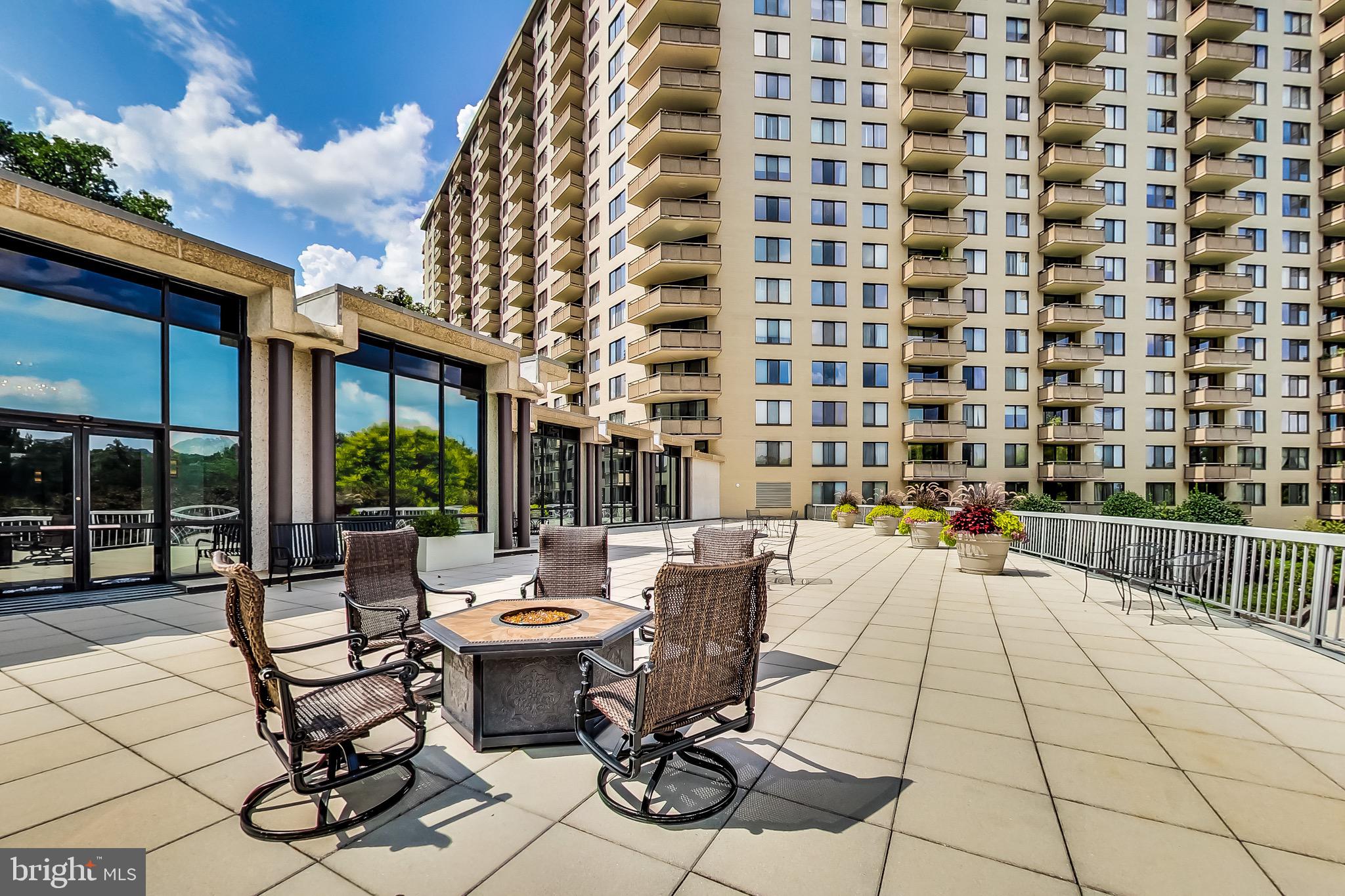 PROMENADE TOWERS - Residential