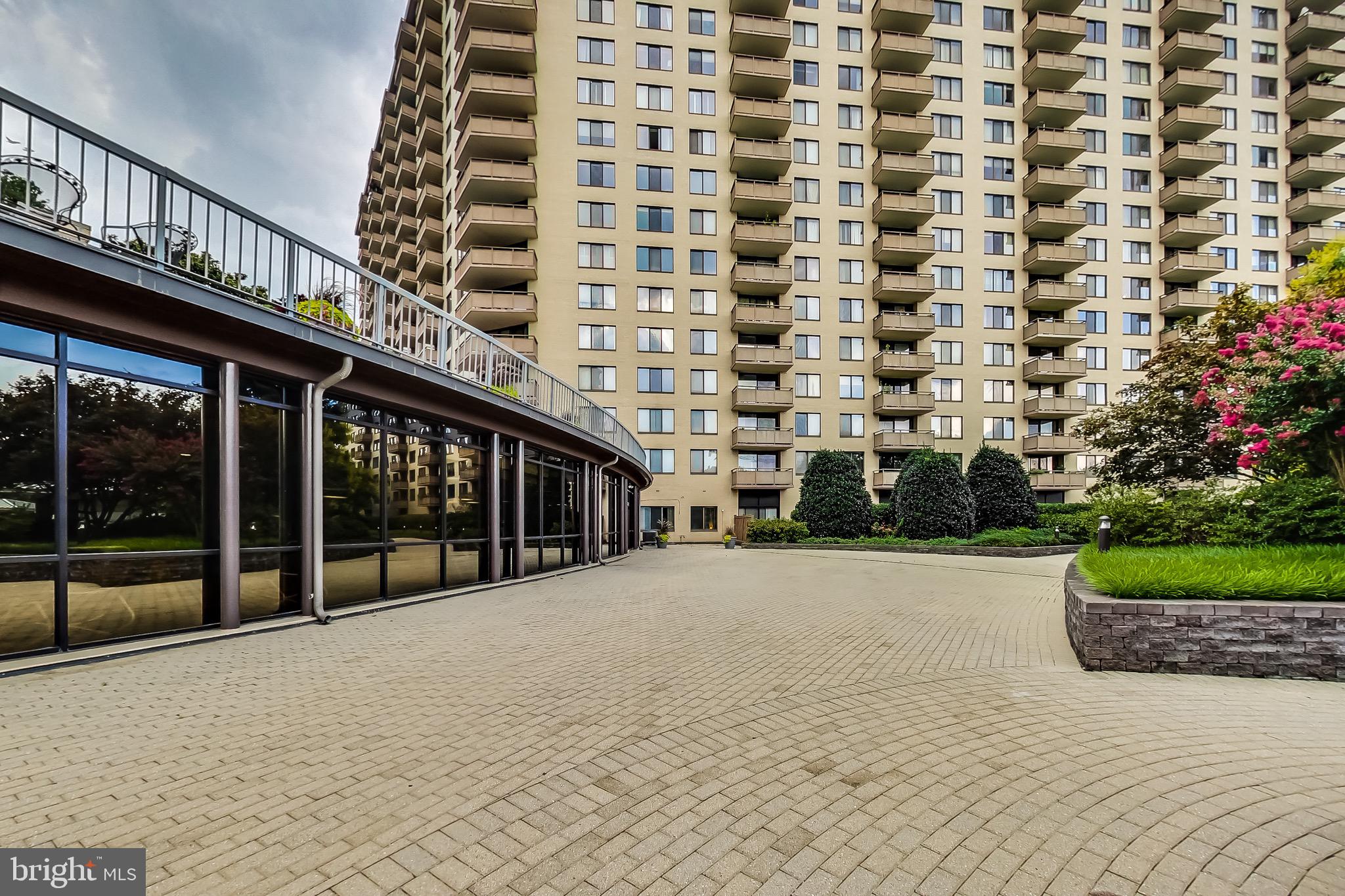 PROMENADE TOWERS - Residential