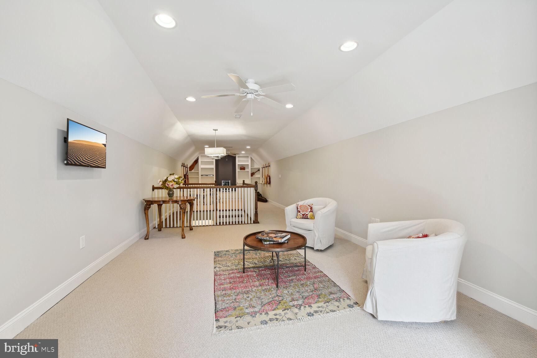 DONNA LEE GARDENS - Residential