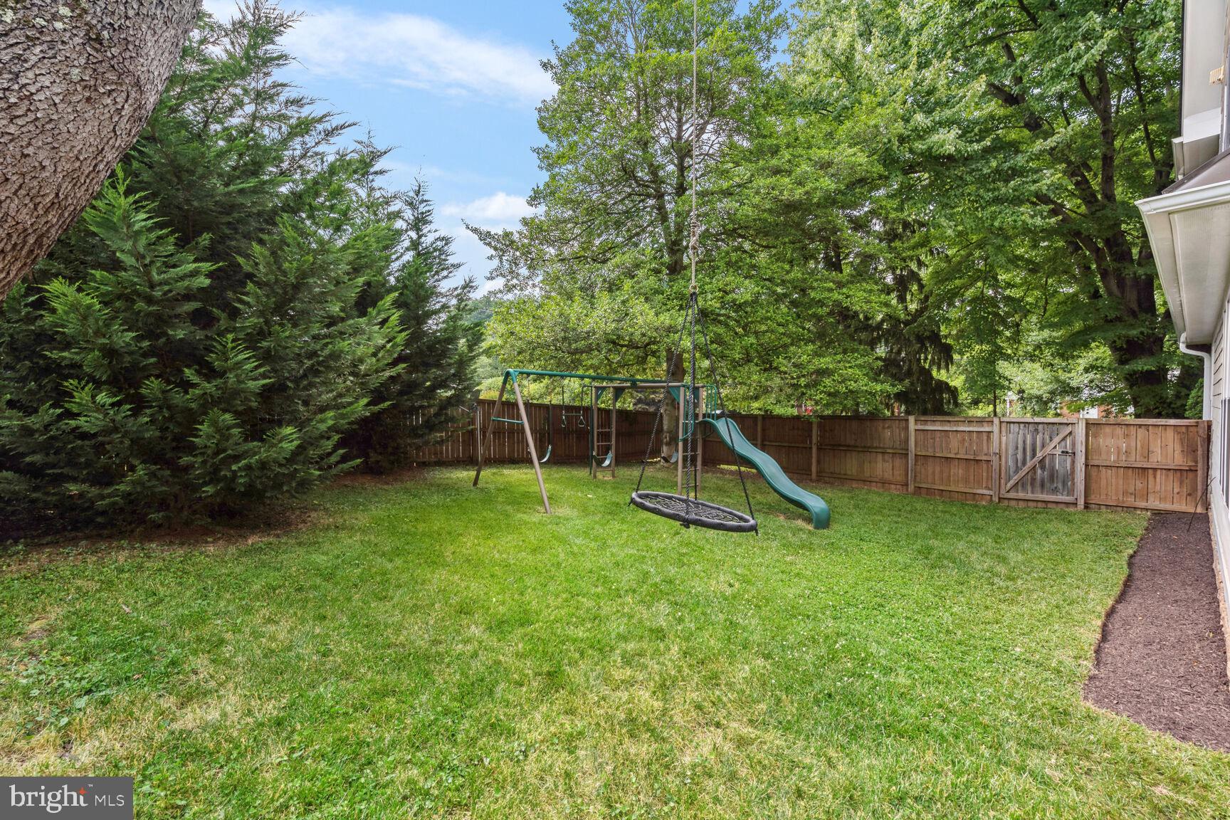 DONNA LEE GARDENS - Residential