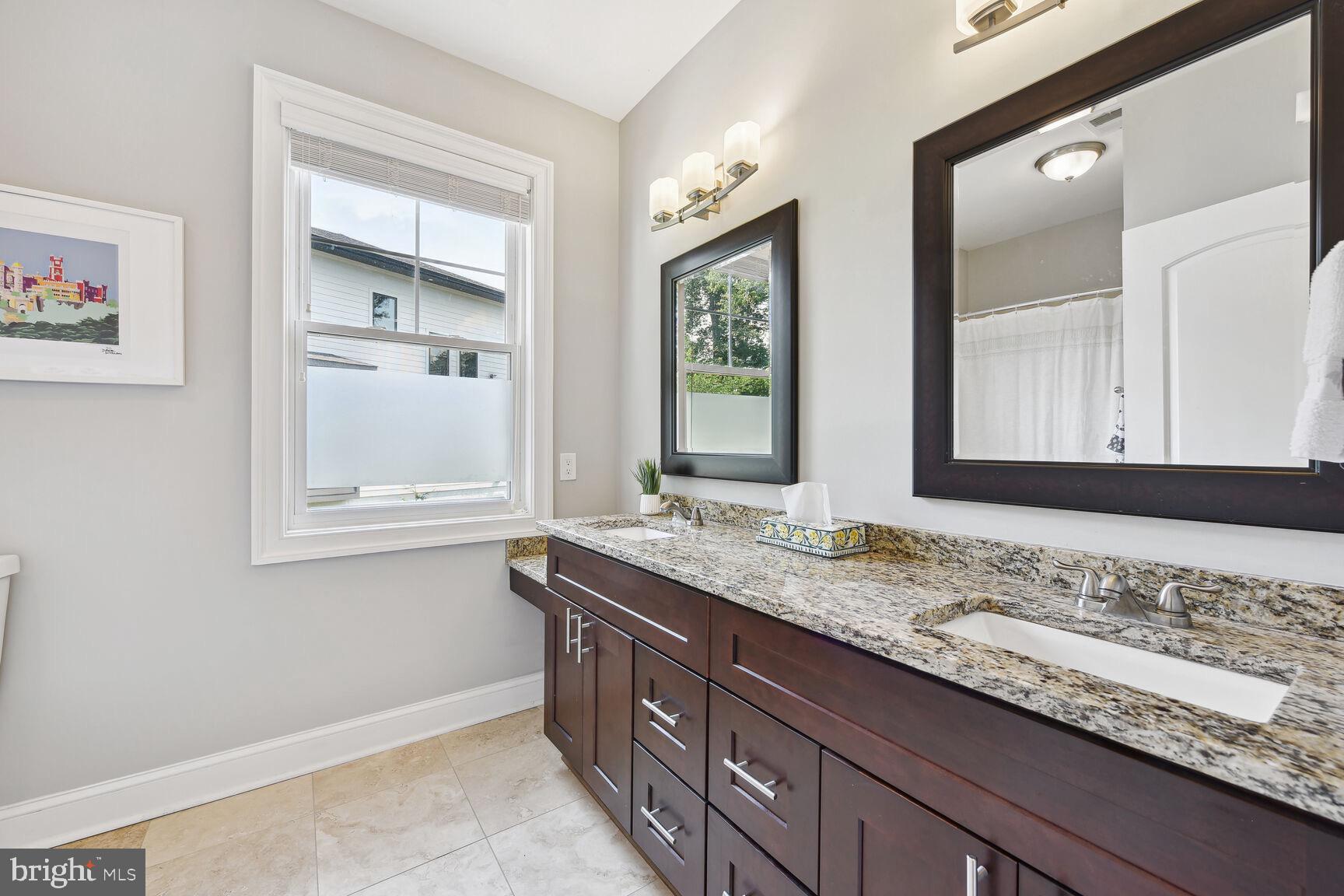 DONNA LEE GARDENS - Residential