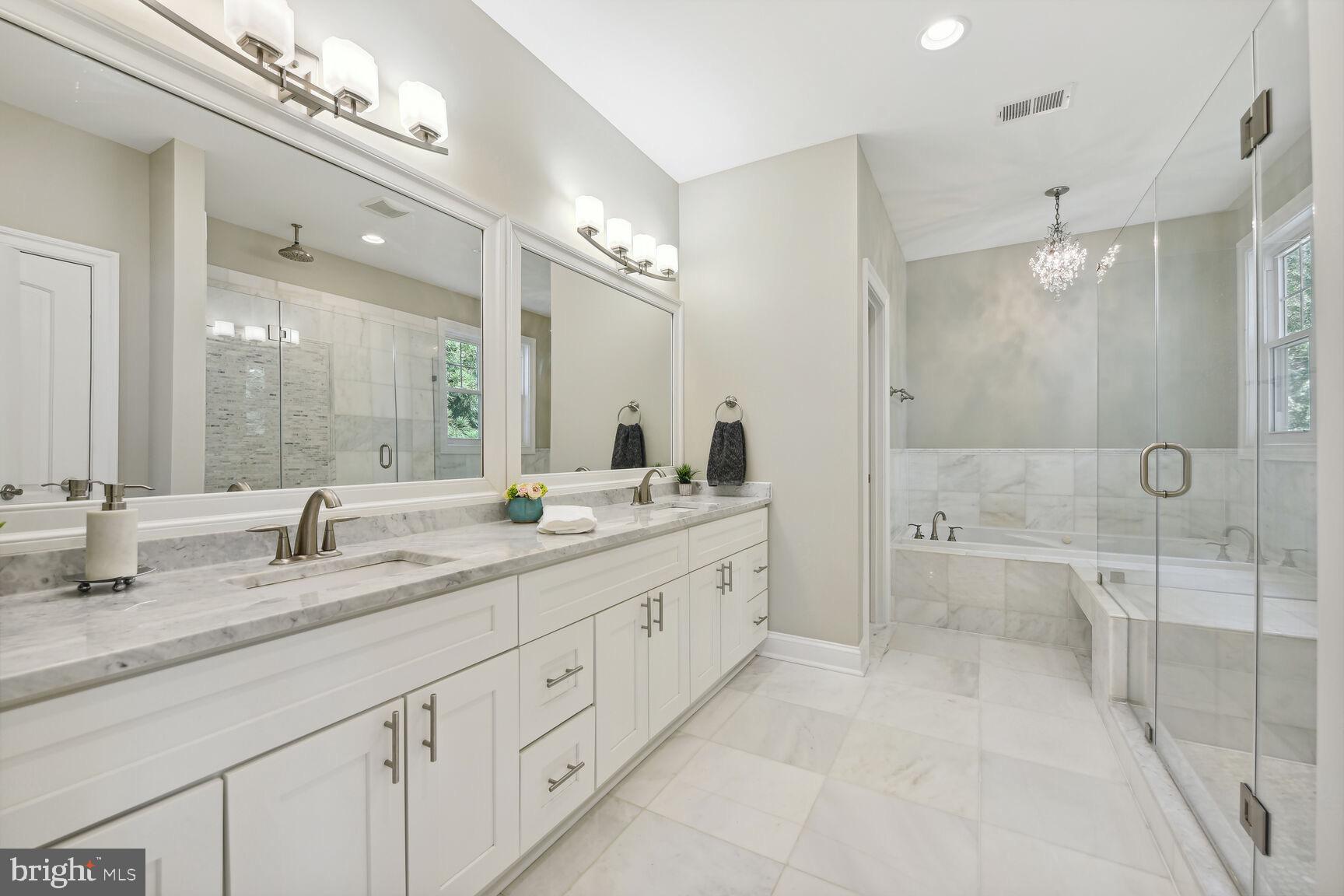 DONNA LEE GARDENS - Residential