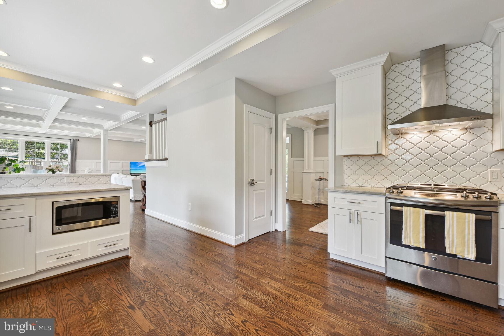 DONNA LEE GARDENS - Residential