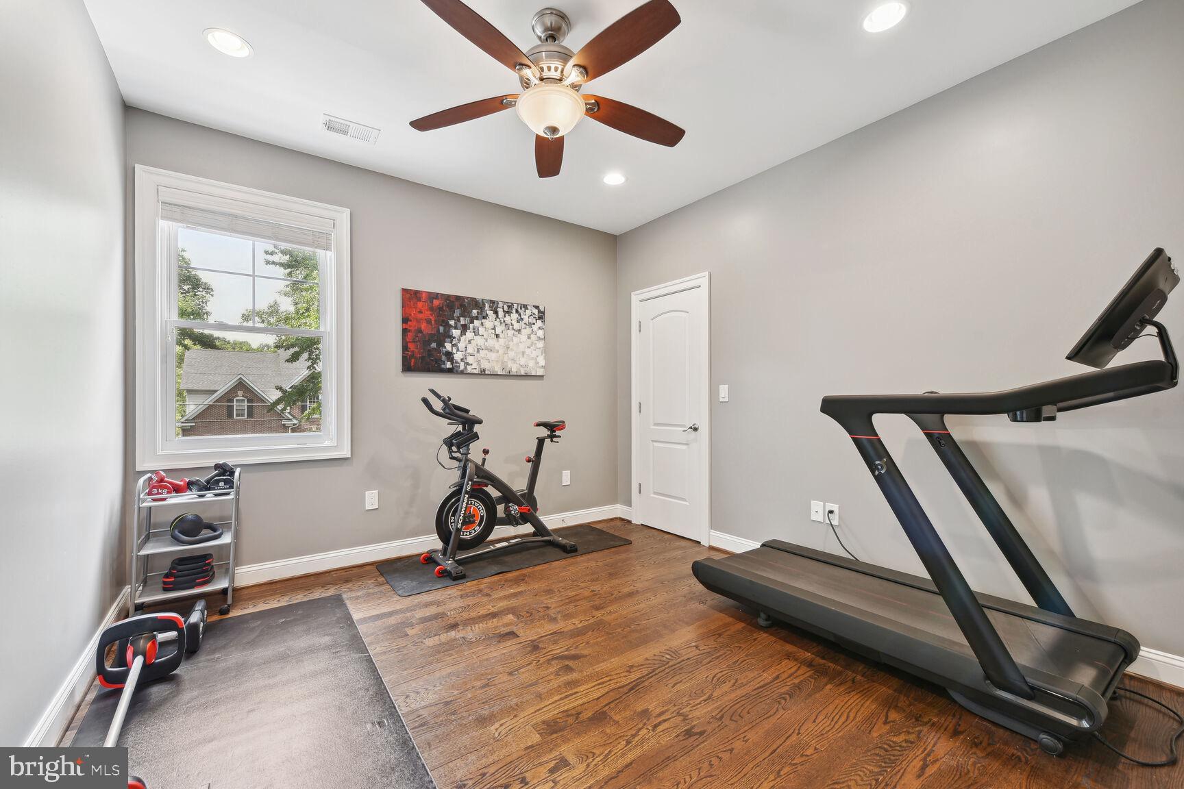 DONNA LEE GARDENS - Residential