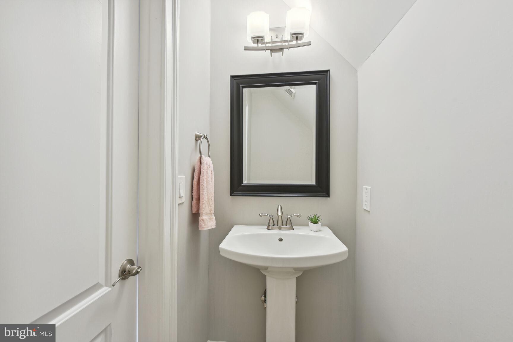 DONNA LEE GARDENS - Residential