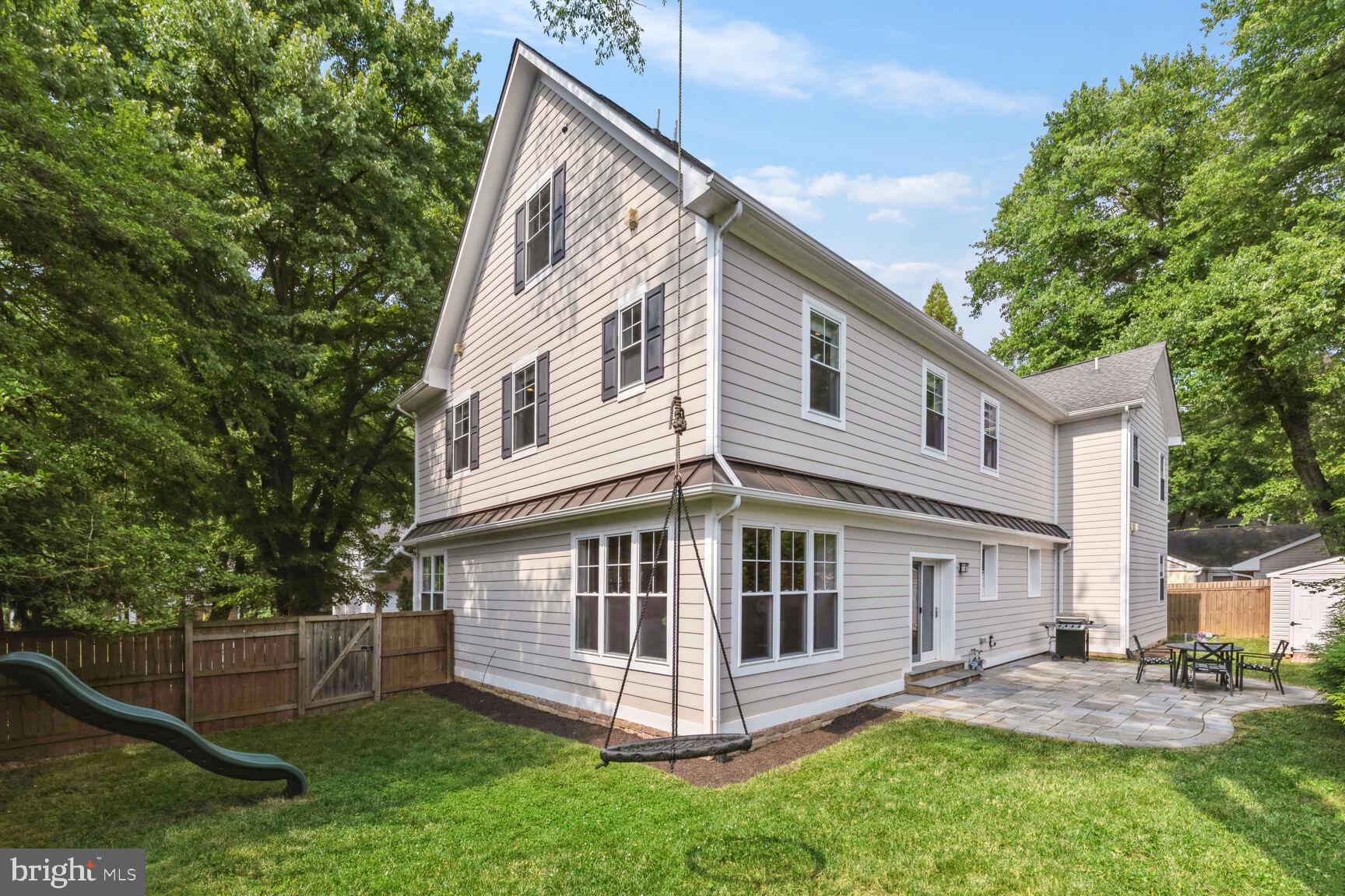 DONNA LEE GARDENS - Residential