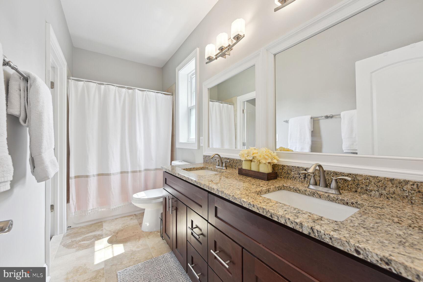 DONNA LEE GARDENS - Residential