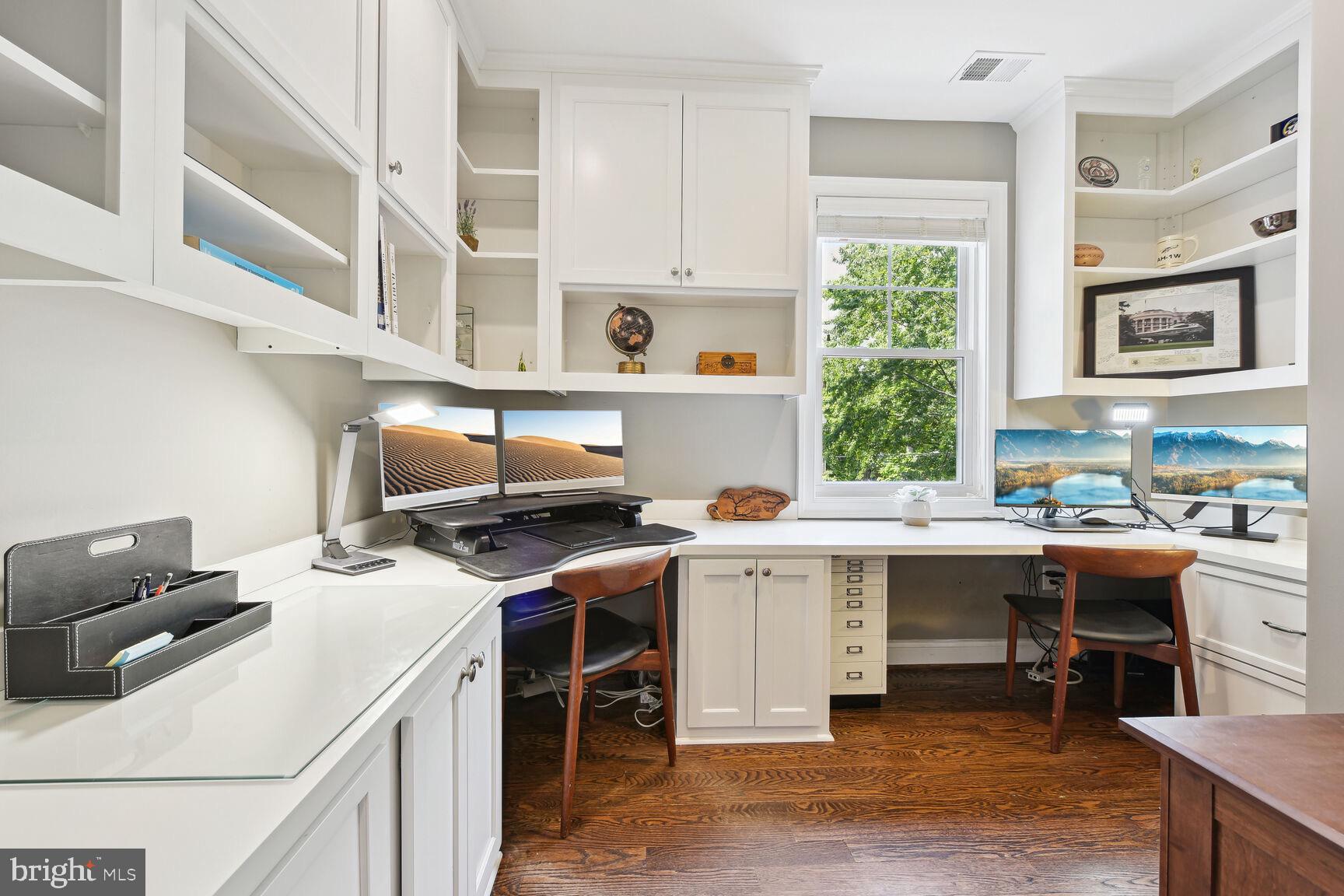 DONNA LEE GARDENS - Residential