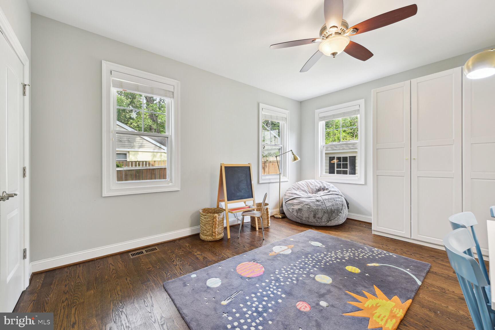 DONNA LEE GARDENS - Residential