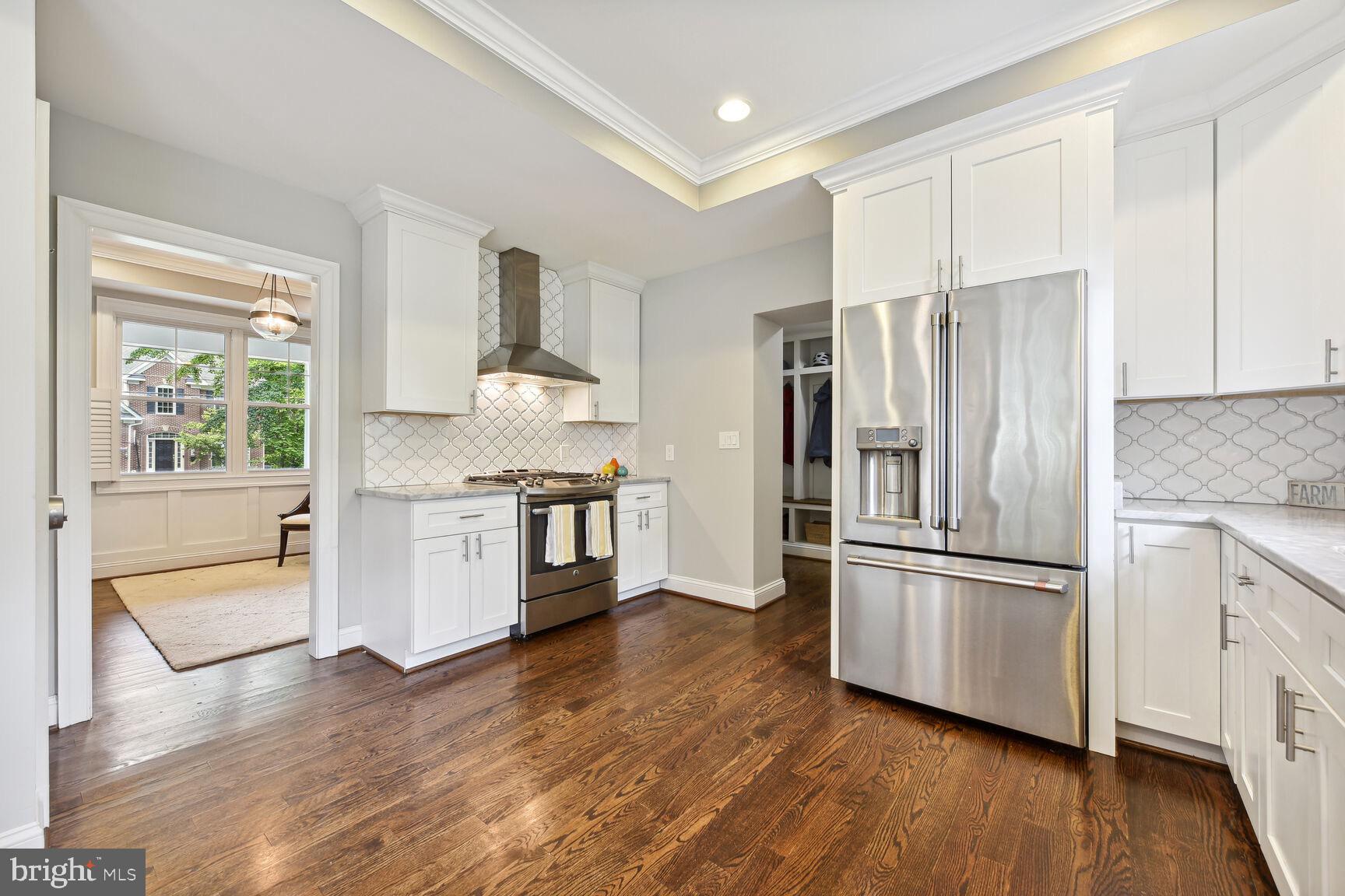 DONNA LEE GARDENS - Residential