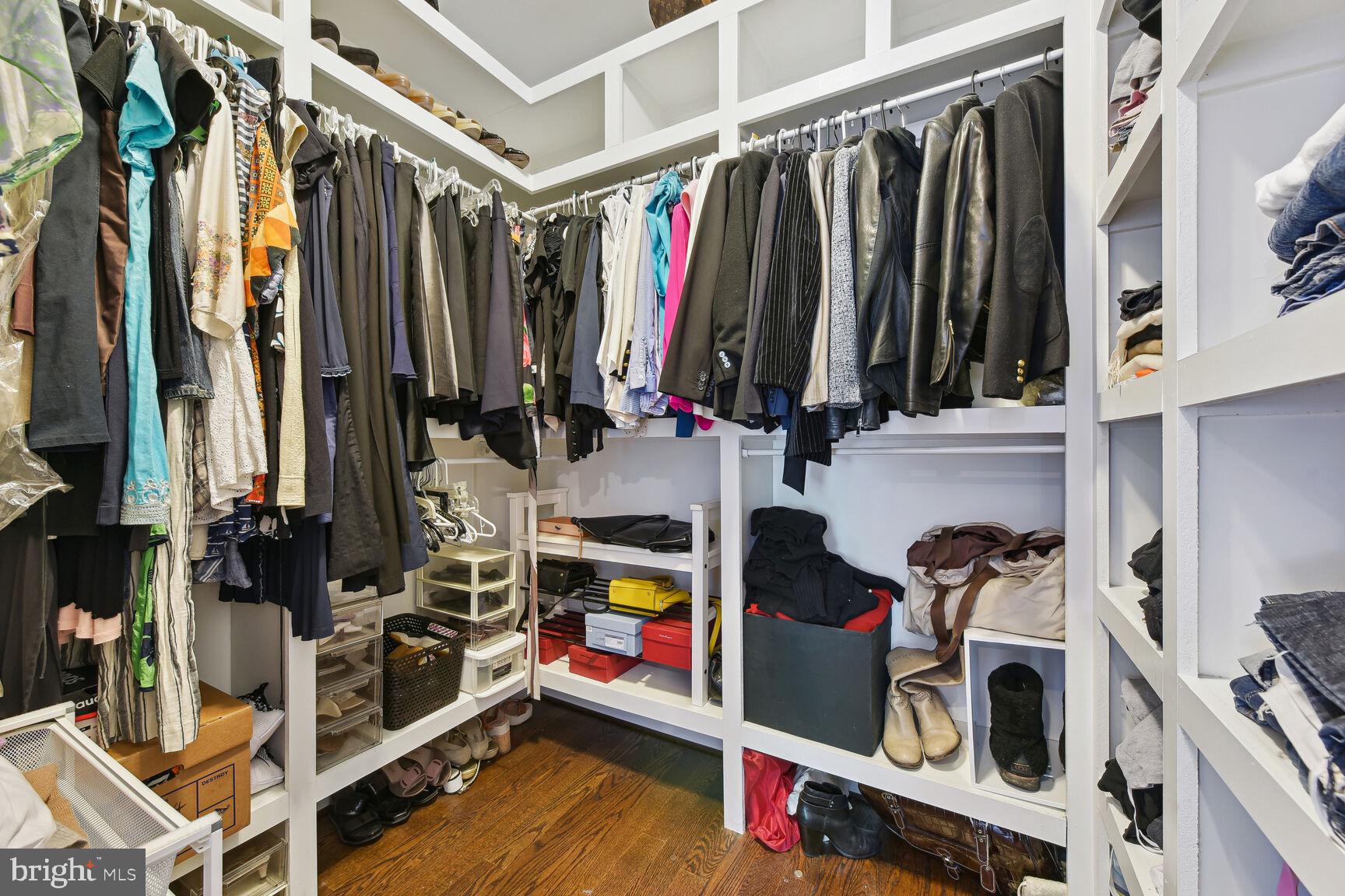 DONNA LEE GARDENS - Residential