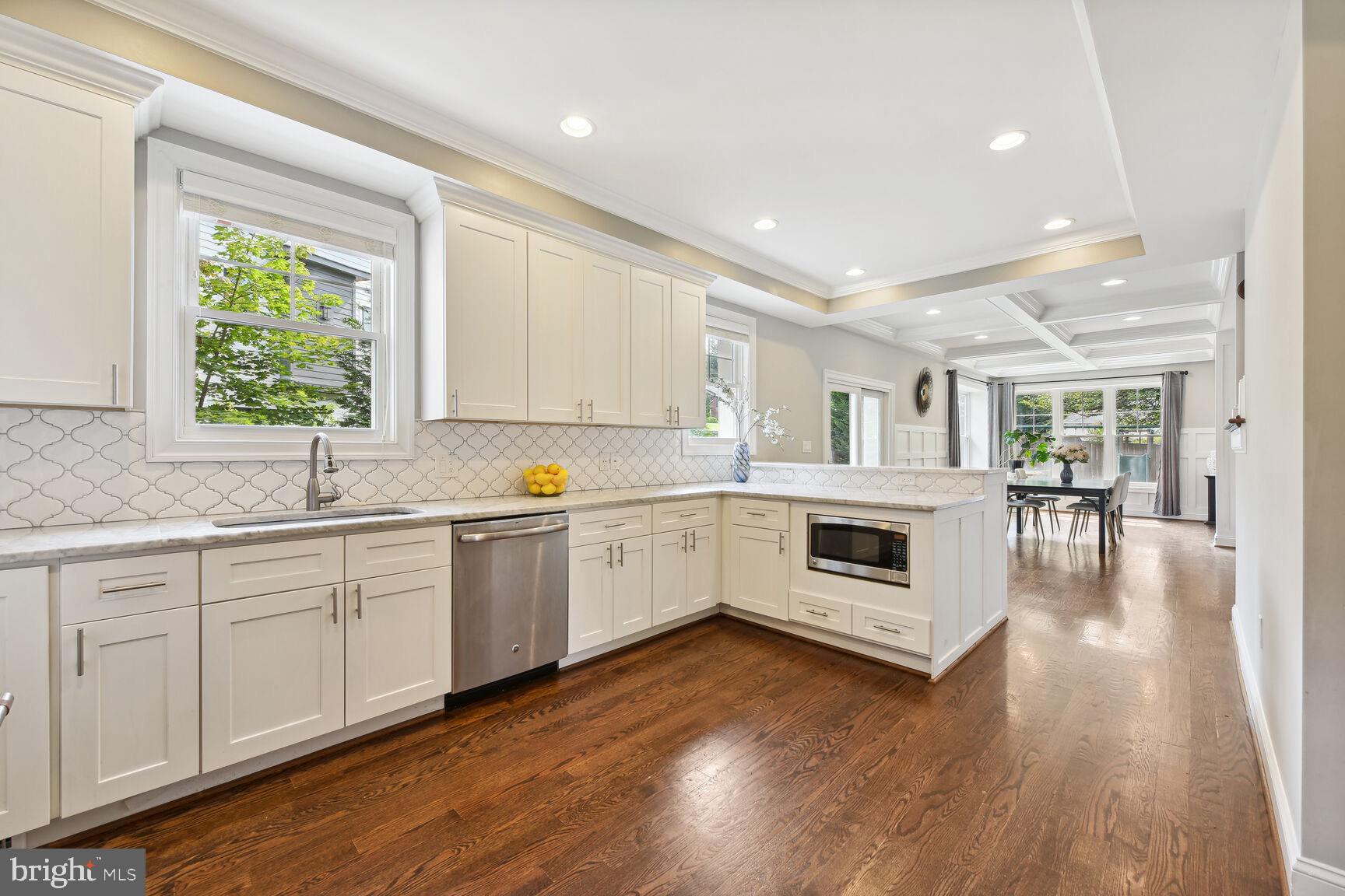 DONNA LEE GARDENS - Residential