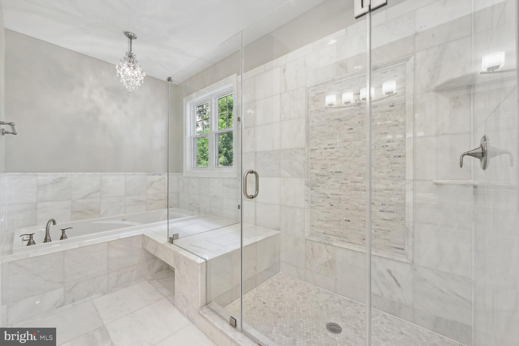 DONNA LEE GARDENS - Residential