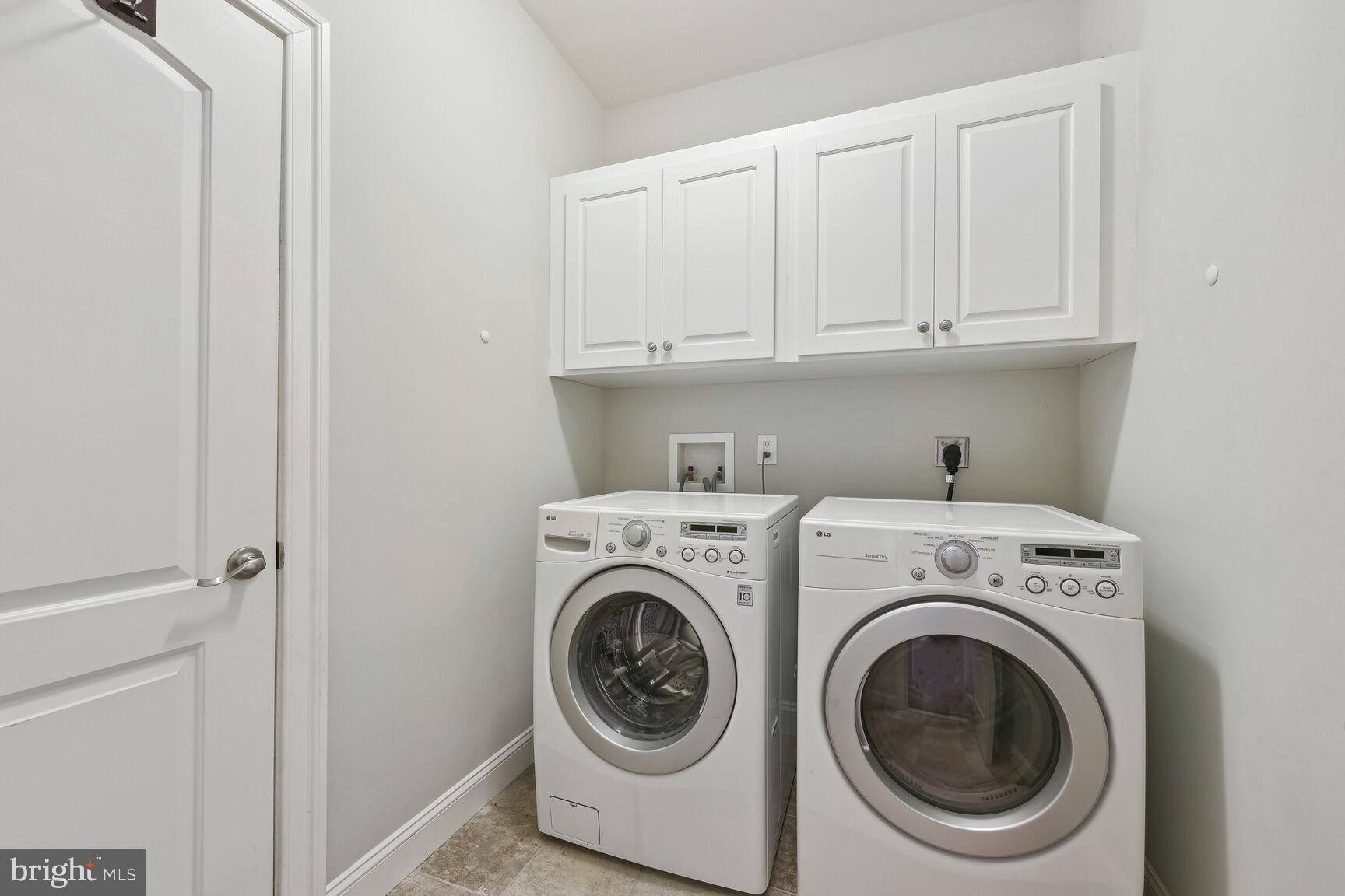 DONNA LEE GARDENS - Residential