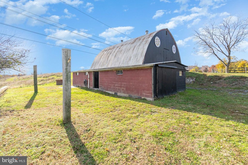 Photo of 1008 Piketown Road, HARRISBURG, PA 17112 (MLS # PADA2051110)