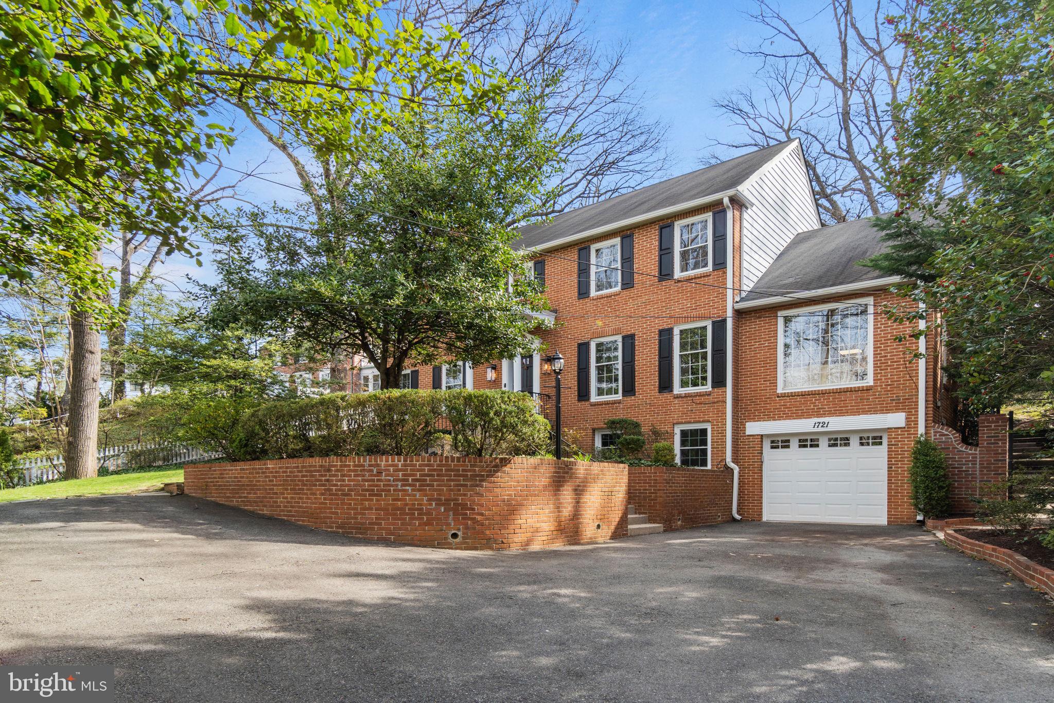 ARLINGTON RIDGE - Residential