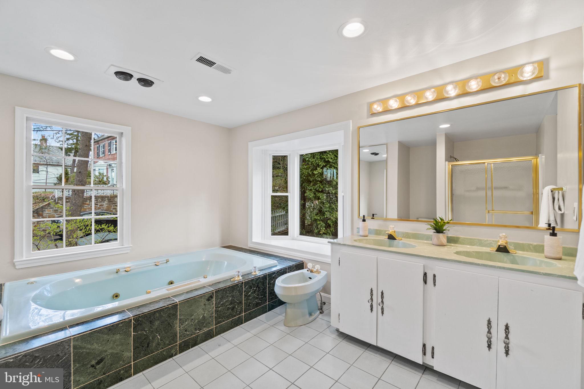 ARLINGTON RIDGE - Residential