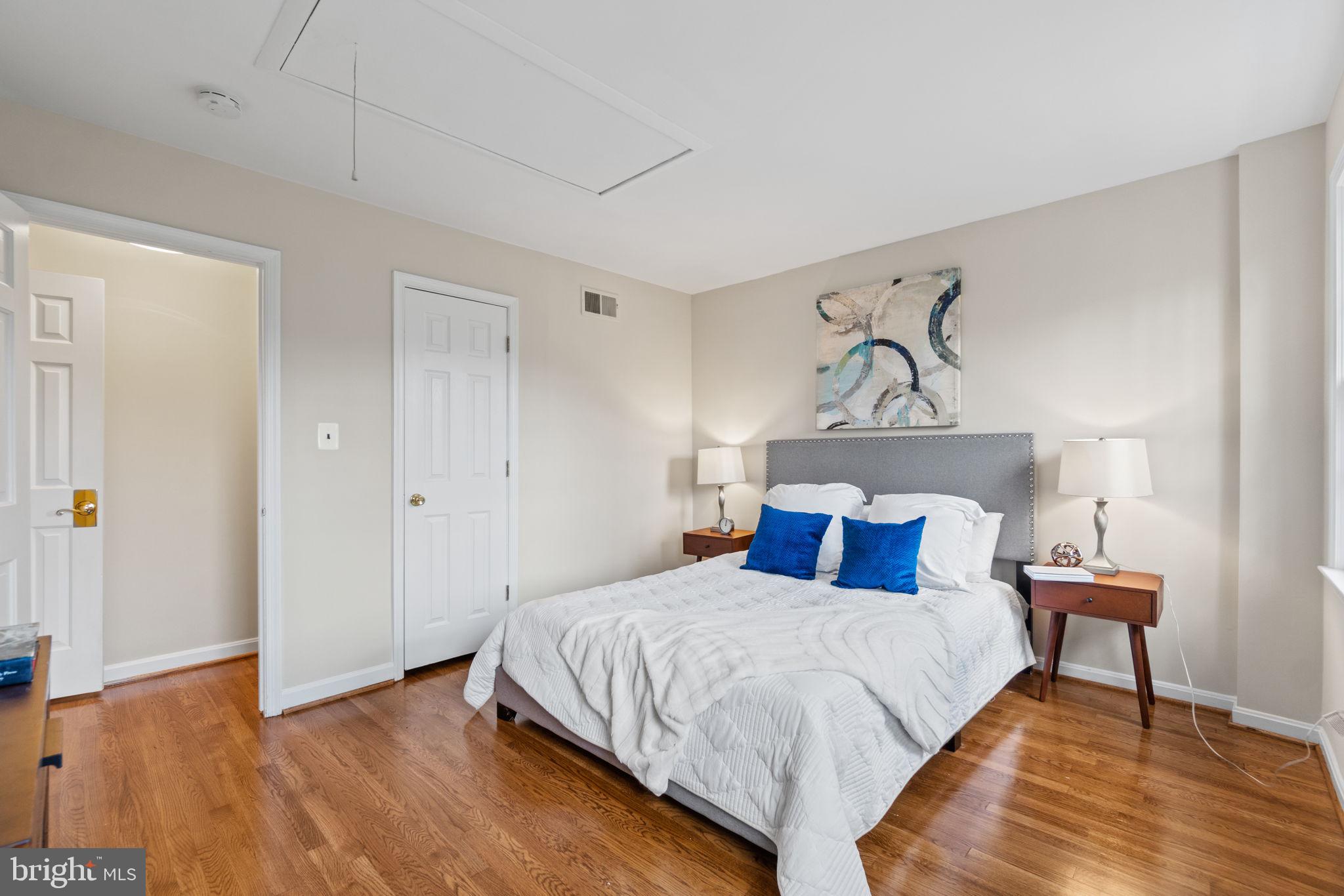 ARLINGTON RIDGE - Residential