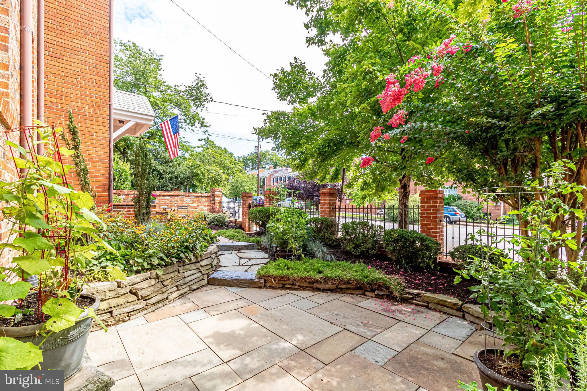 YATES GARDENS - Residential