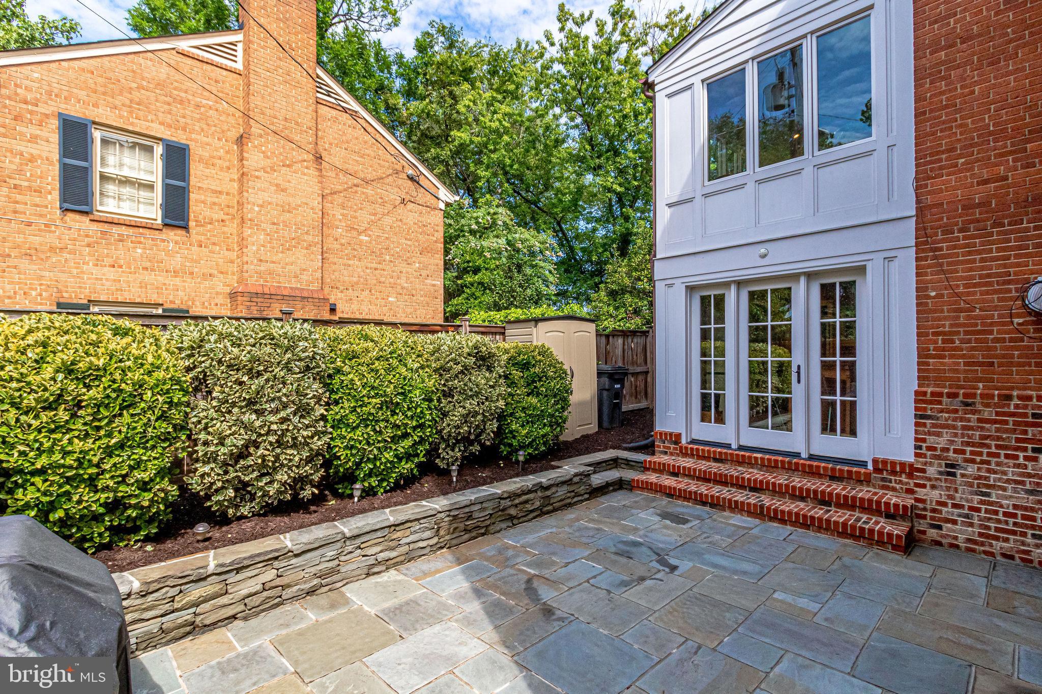 YATES GARDENS - Residential