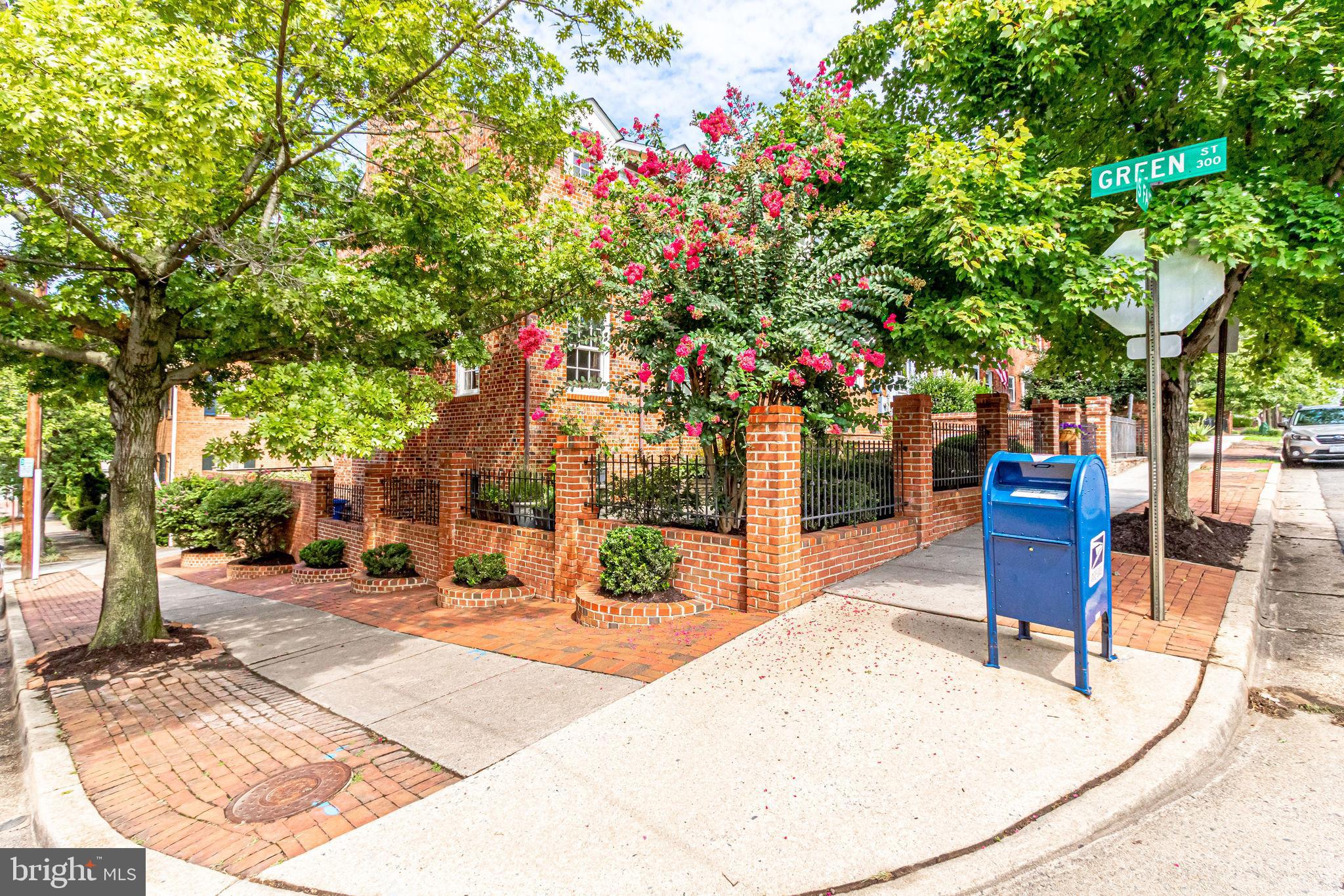 YATES GARDENS - Residential