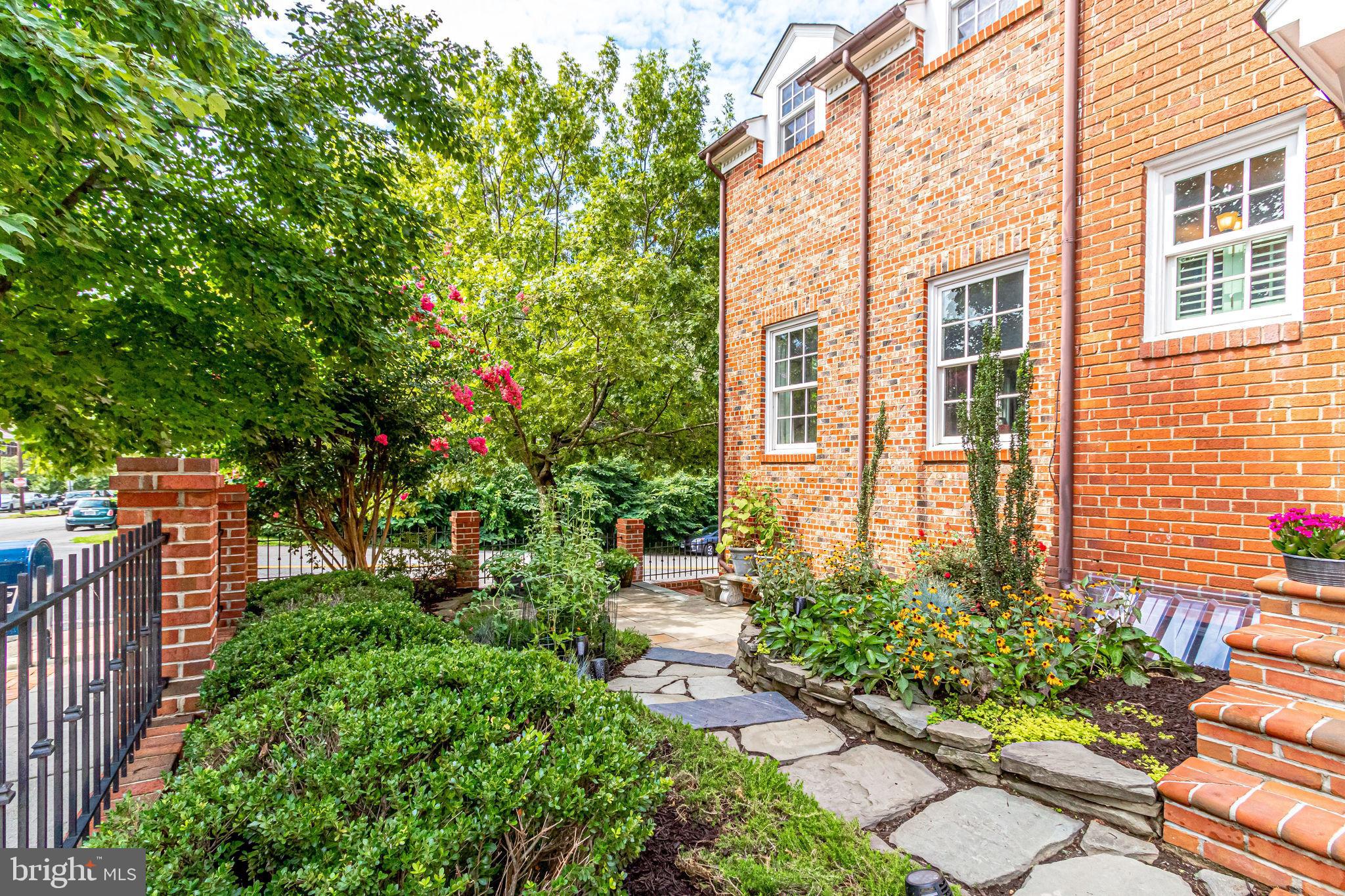 YATES GARDENS - Residential