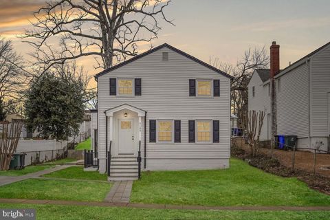 Photo of 5105 11th Street S, ARLINGTON, VA 22204 (MLS # VAAR2074118)