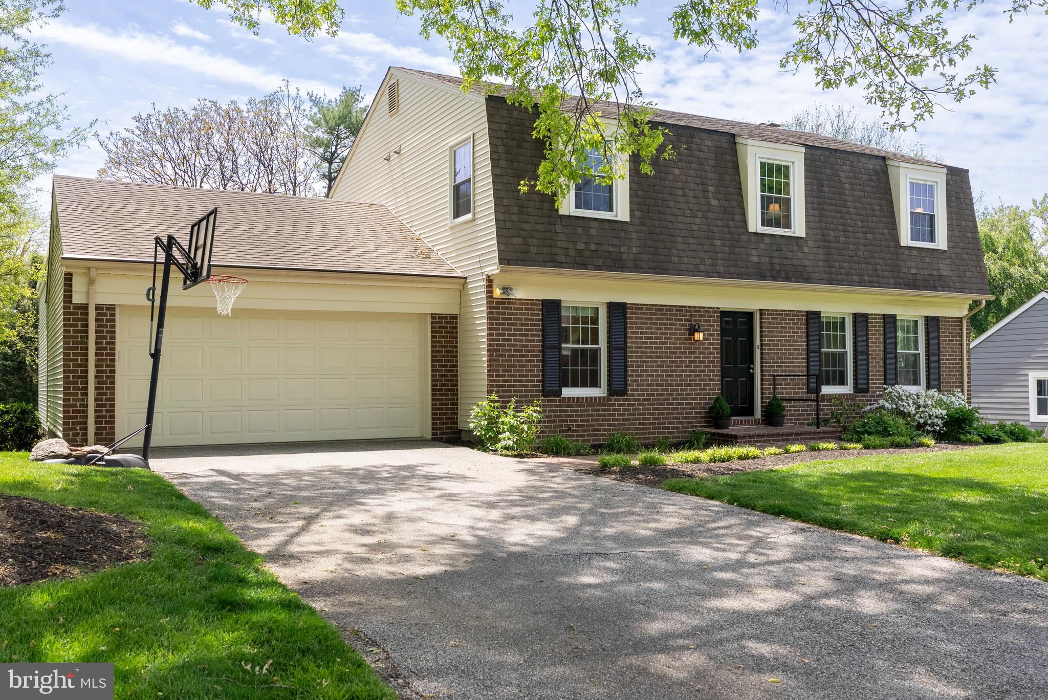 12 LOCHMOOR COURT