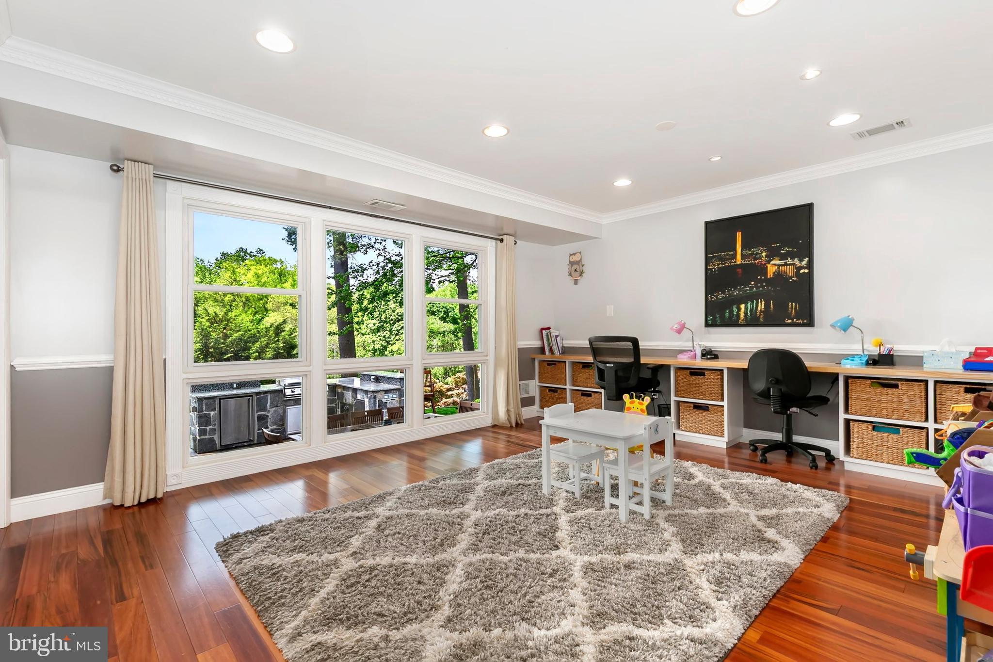 ROCK CREEK MANOR - Residential