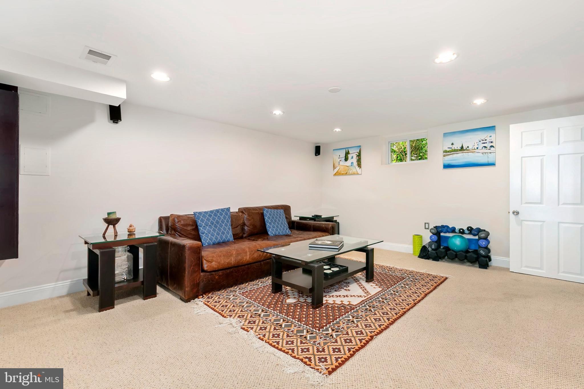 ROCK CREEK MANOR - Residential