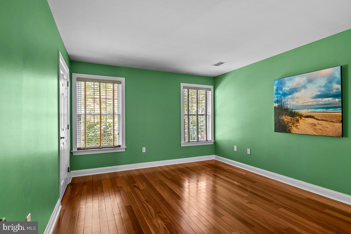 PONDVIEW - Residential